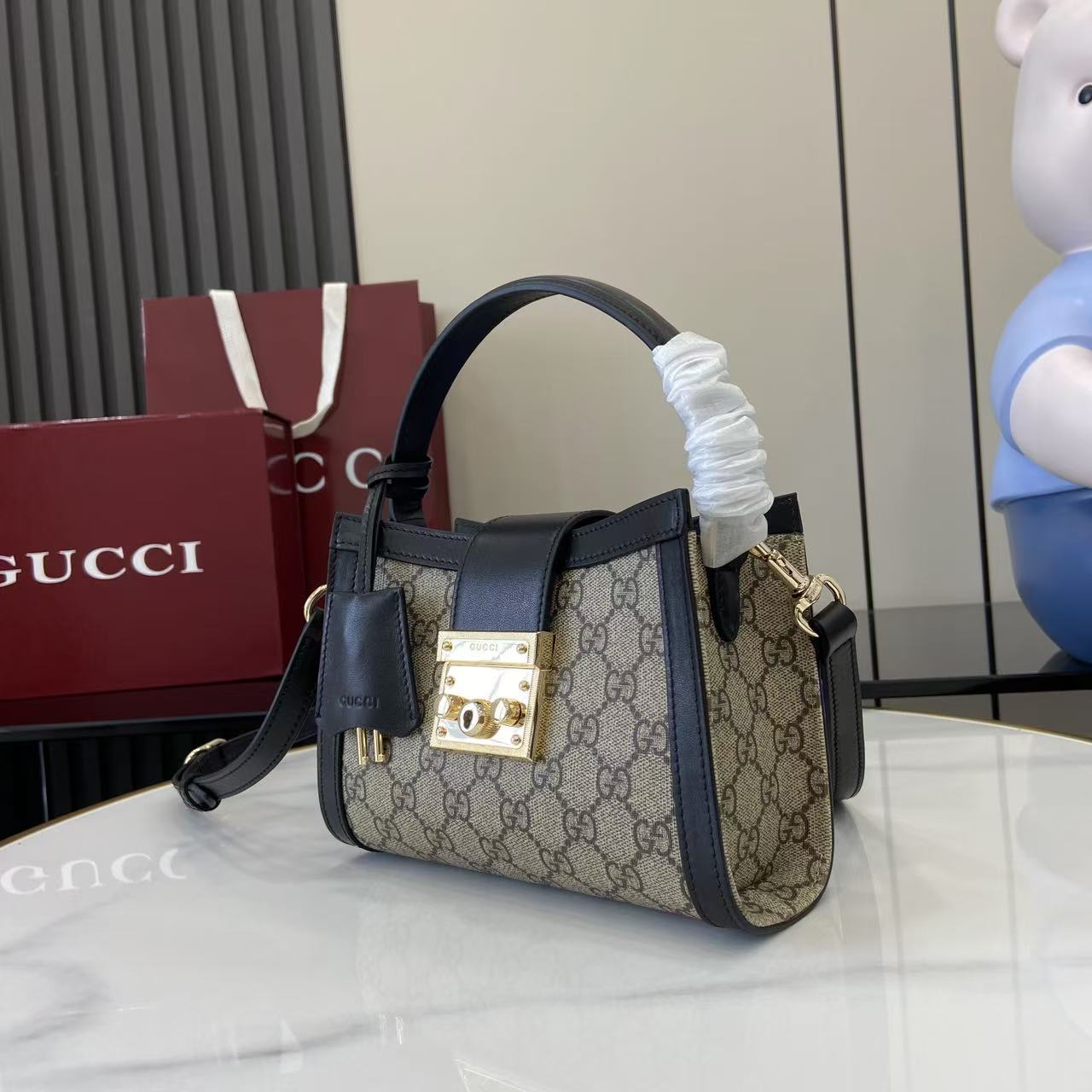 Gucc* Padlock Shoulder Bag(20*13*8CM)