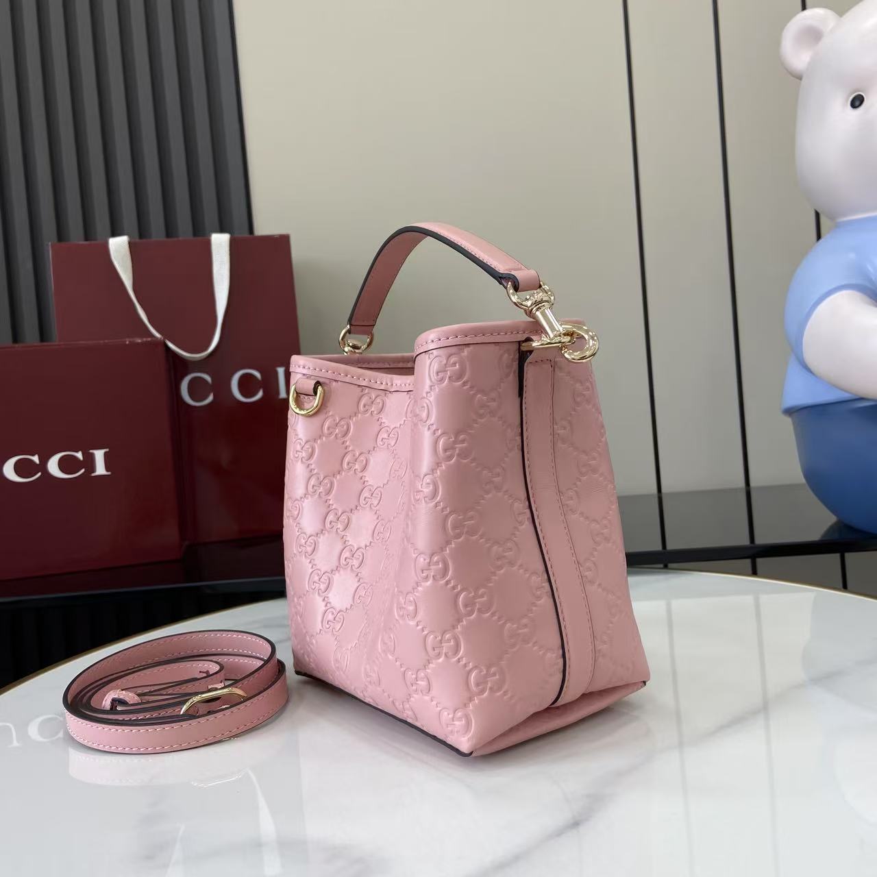 Gucc* GG Emblem Bucket Bag(19*18*11CM)