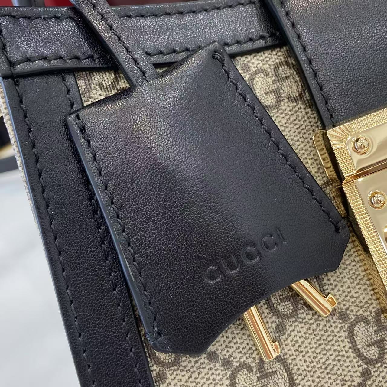 Gucc* Padlock Shoulder Bag(20*13*8CM)