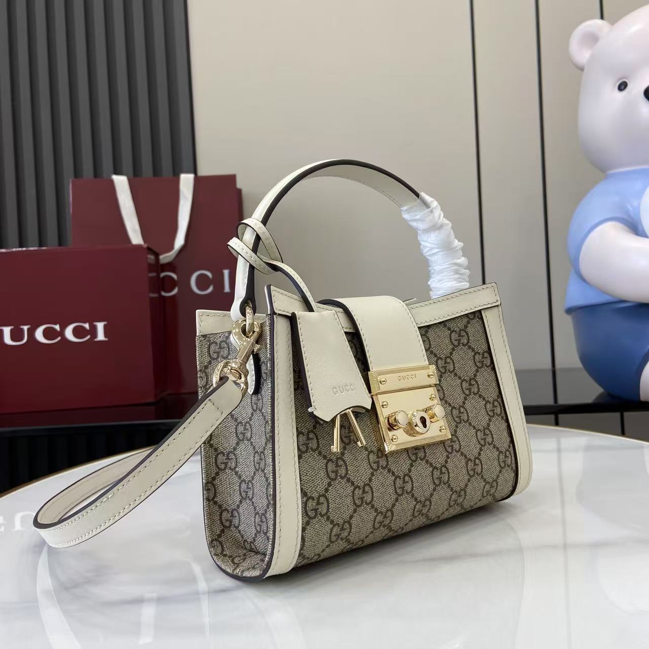 Gucc* Padlock Shoulder Bag(20*13*8CM)