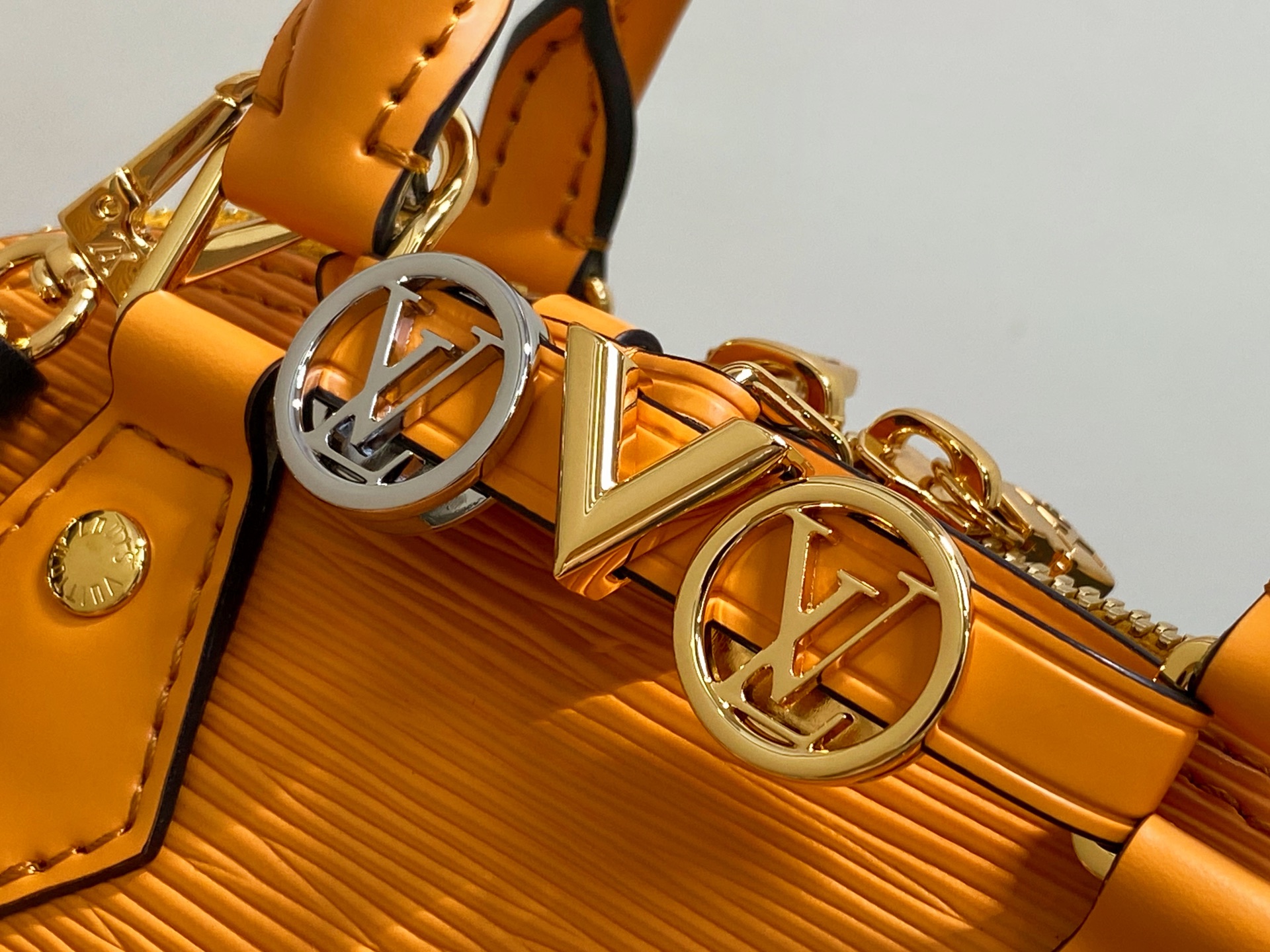 L*V Alma Mini(15 x 19.5 x 10CM)