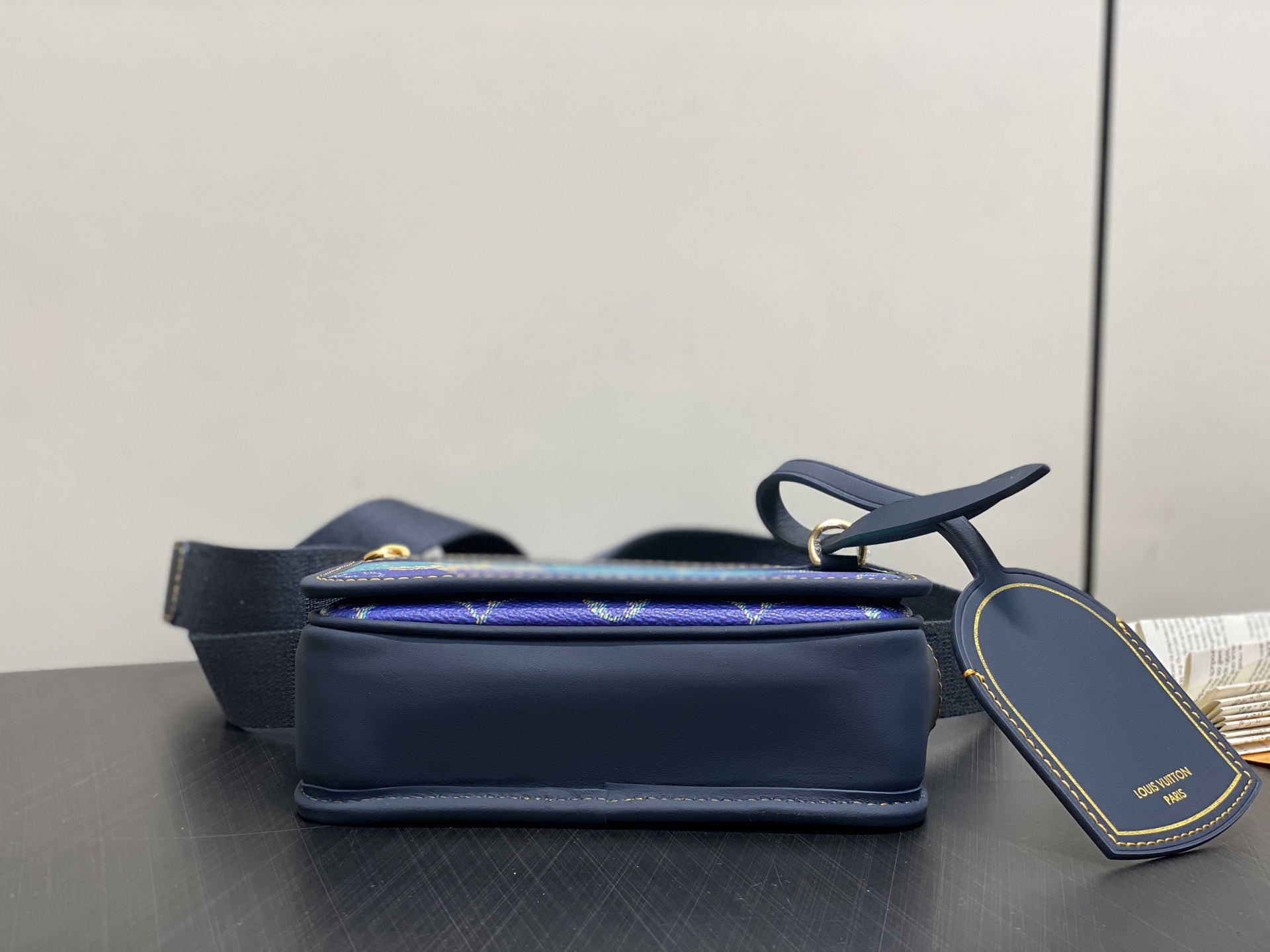 Lou*s Vuitton Bosphore Bag ( 12 x 7 x 19CM)