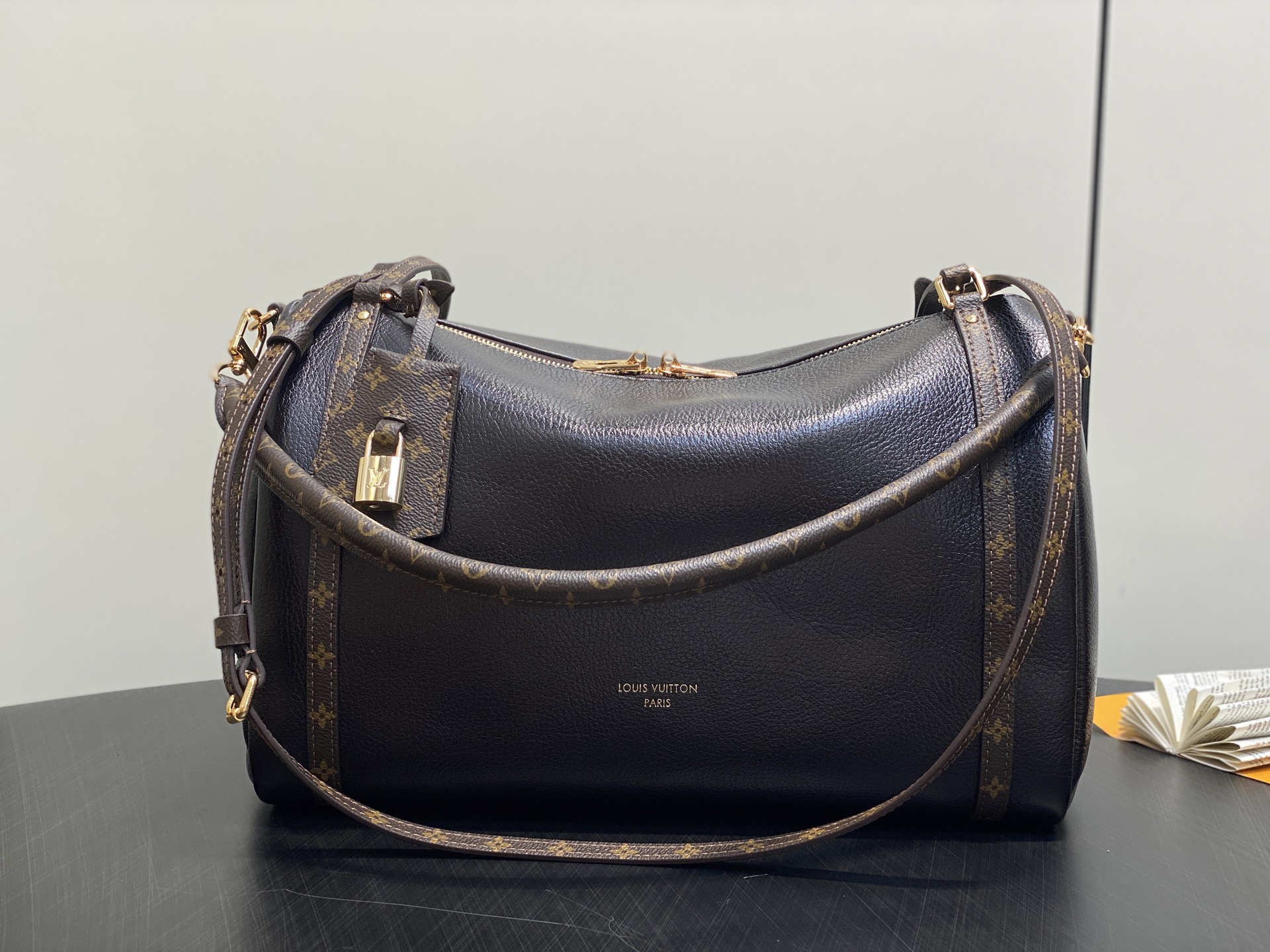 Lou*s Vuitton Express Lt Bag (24 x 18.5 x 36CM)