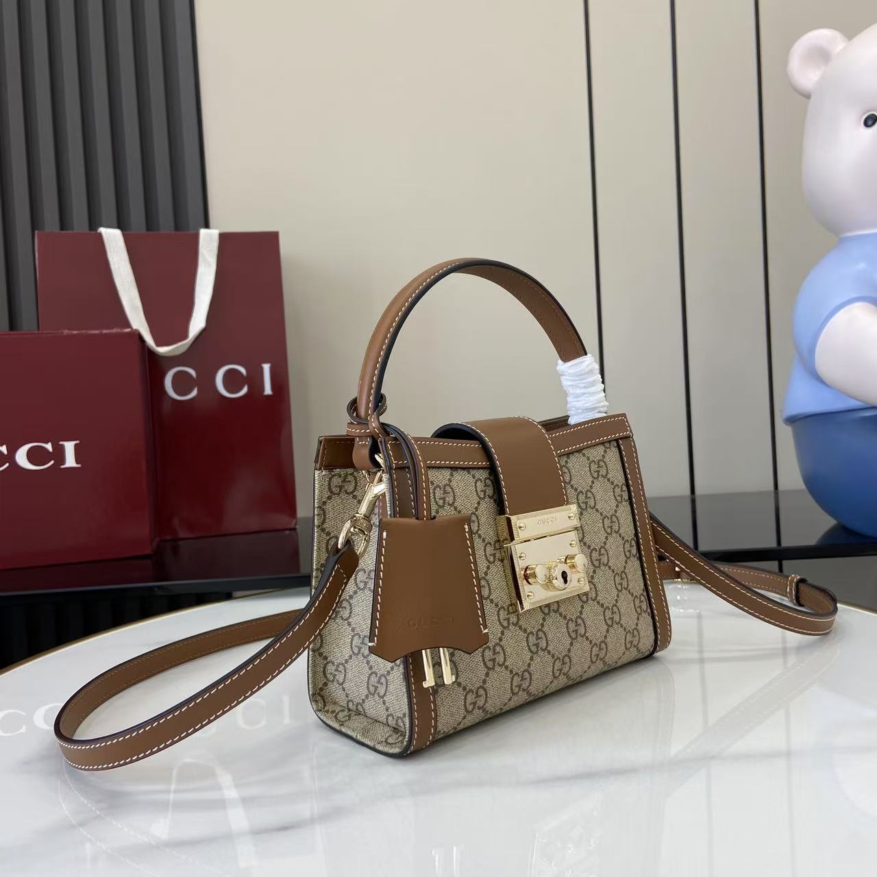 Gucc* Padlock Shoulder Bag(20*13*8CM)