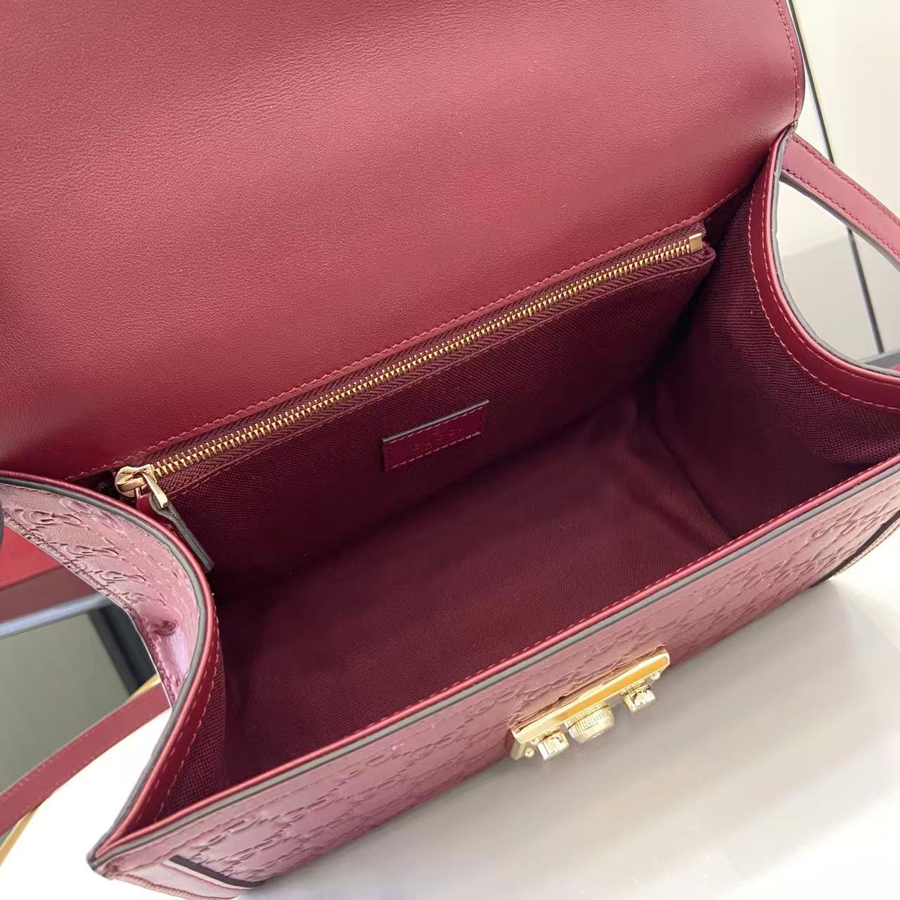 Gucc* Padlock Shoulder Bag(26*18*11.5CM)