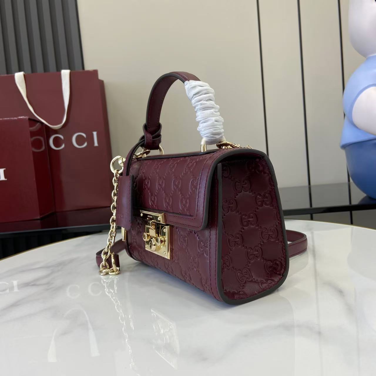 Gucc* Padlock Shoulder Bag(20*13*8CM)