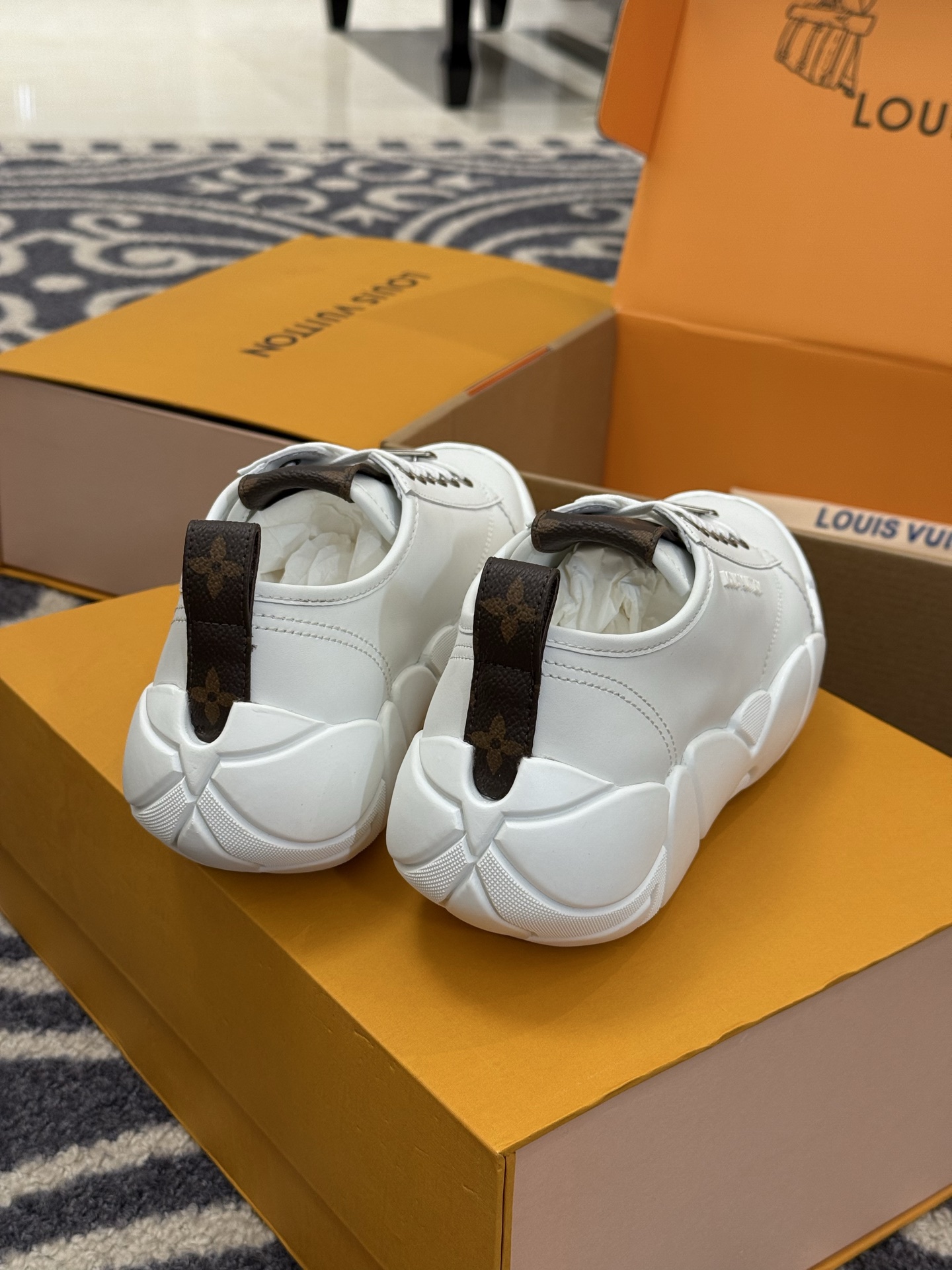 Lo*uis Vu*itton Sneakers(EU35-41)