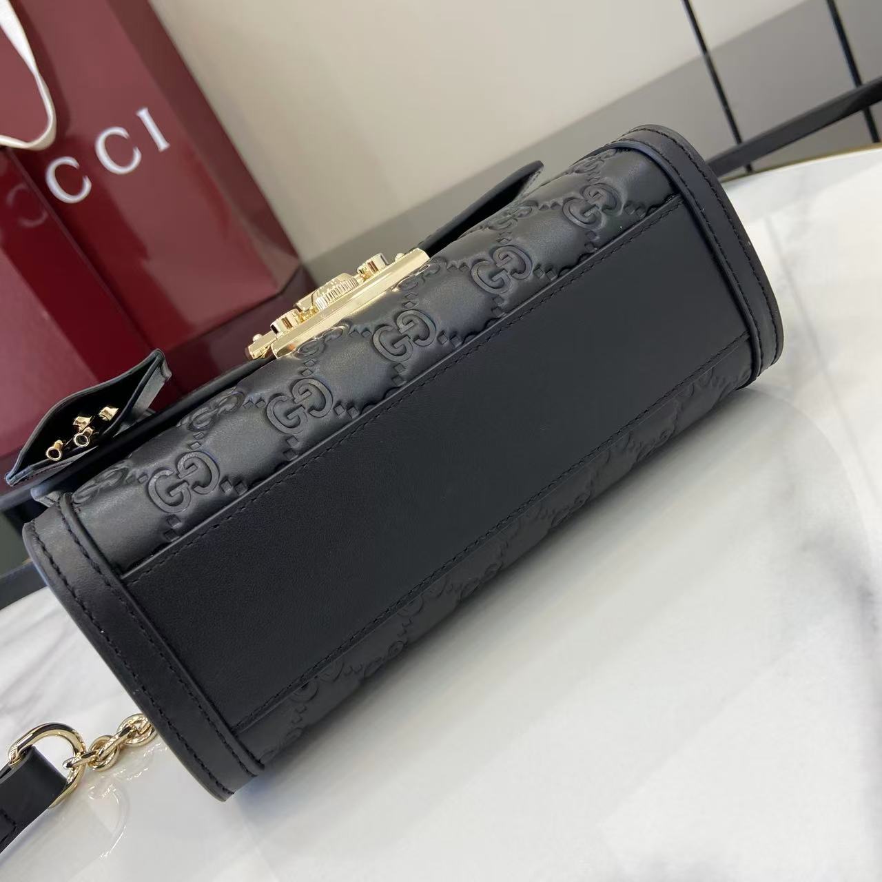 Gucc* Padlock Shoulder Bag(20*13*8CM)