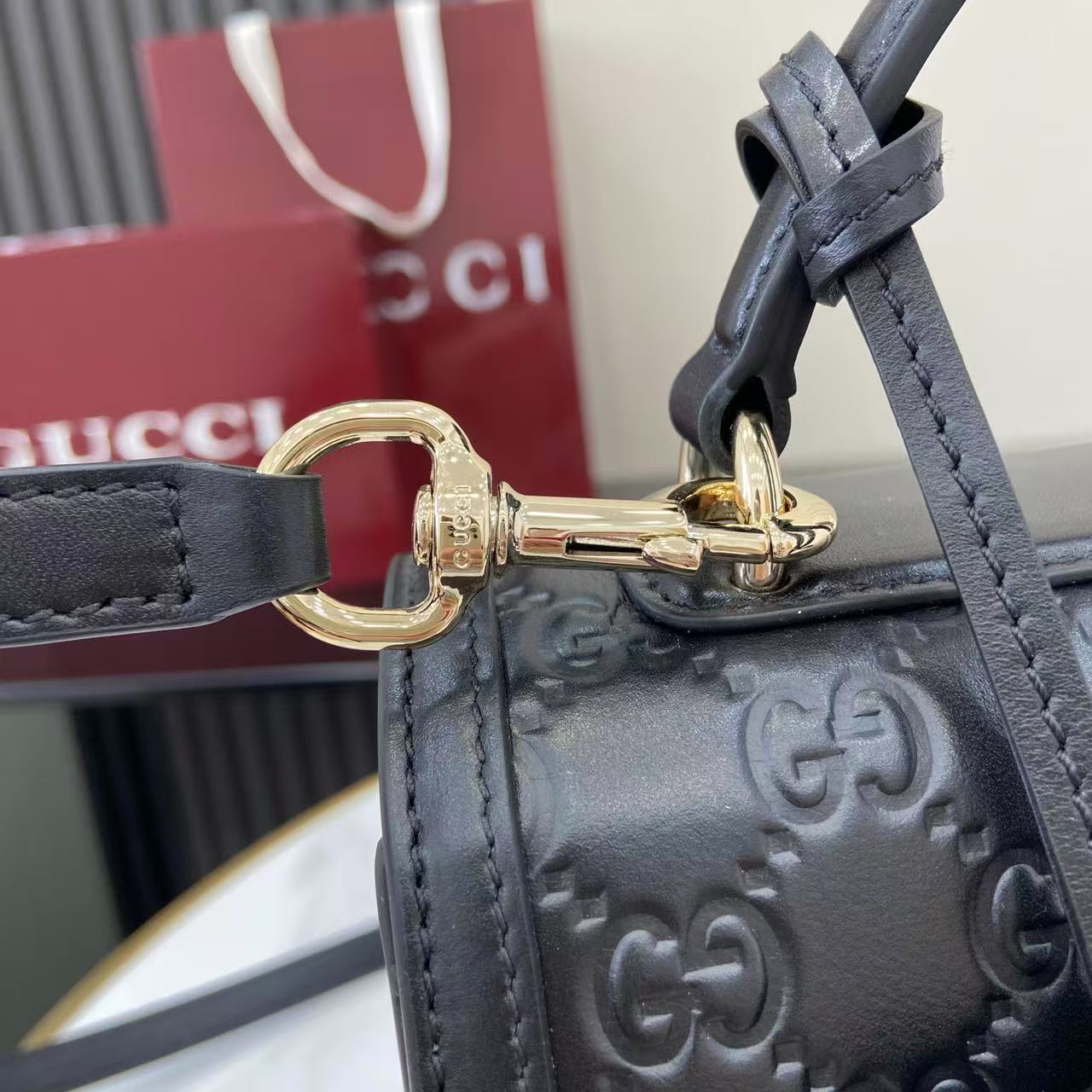 Gucc* Padlock Shoulder Bag(26*18*11.5CM)