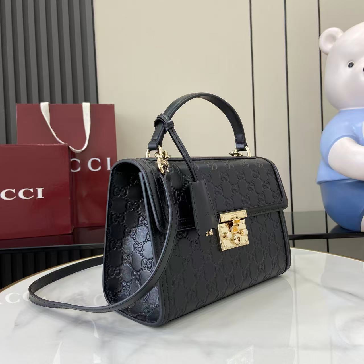 Gucc* Padlock Shoulder Bag(26*18*11.5CM)