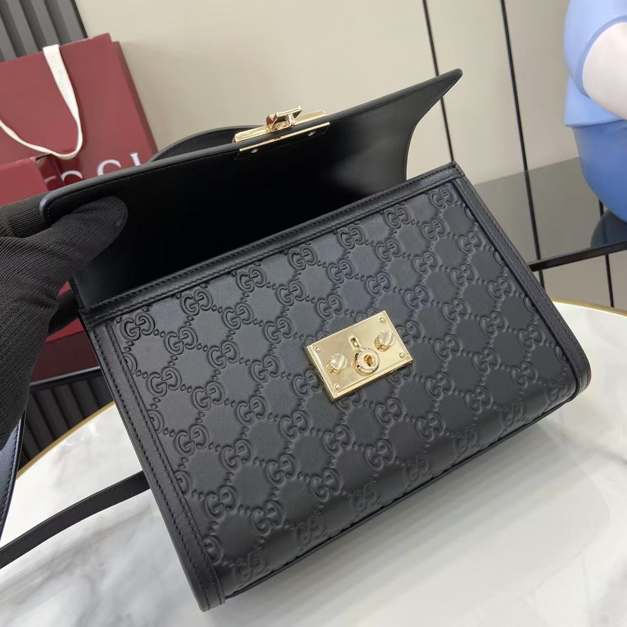 Gucc* Padlock Shoulder Bag(26*18*11.5CM)