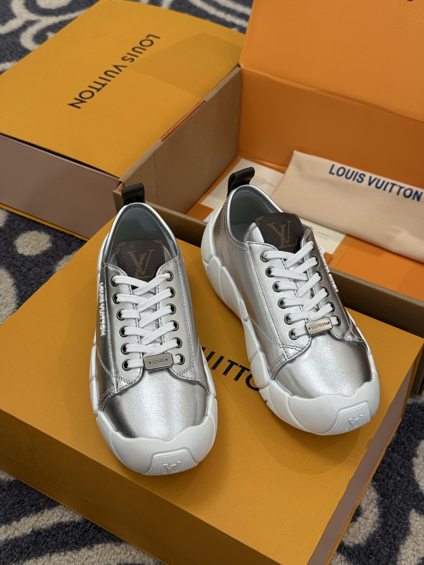 Lo*uis Vu*itton Sneakers(EU35-41)