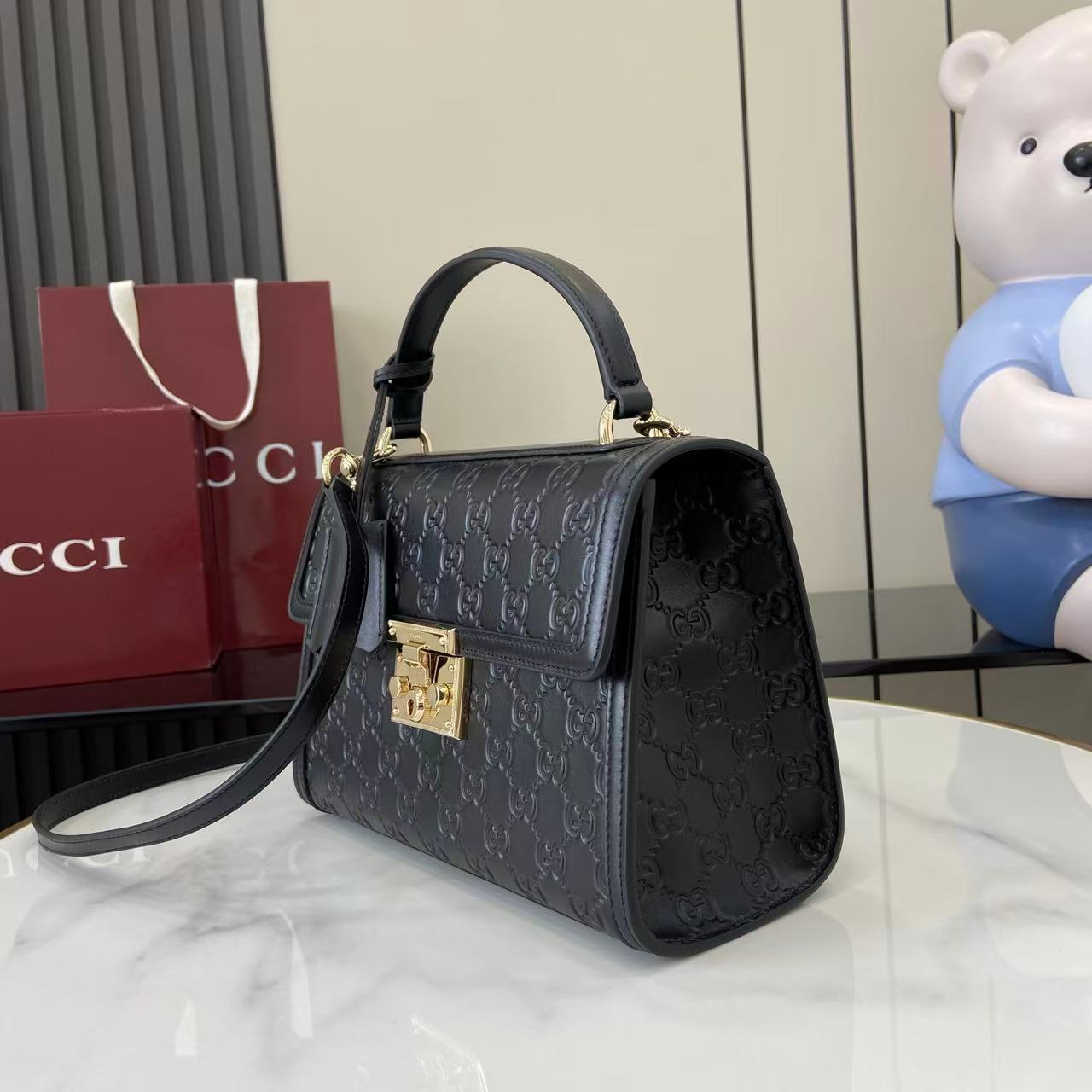 Gucc* Padlock Shoulder Bag(26*18*11.5CM)