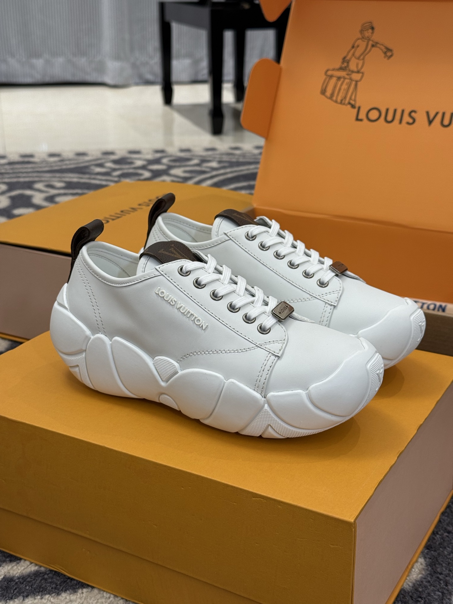 Lo*uis Vu*itton Sneakers(EU35-41)