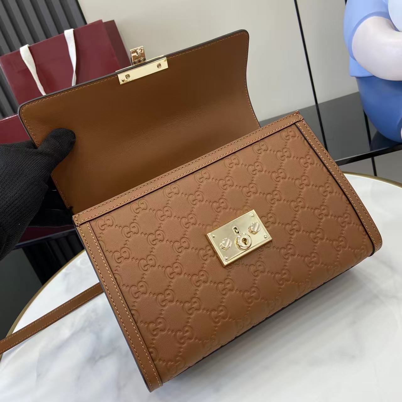 Gucc* Padlock Shoulder Bag(26*18*11.5CM)