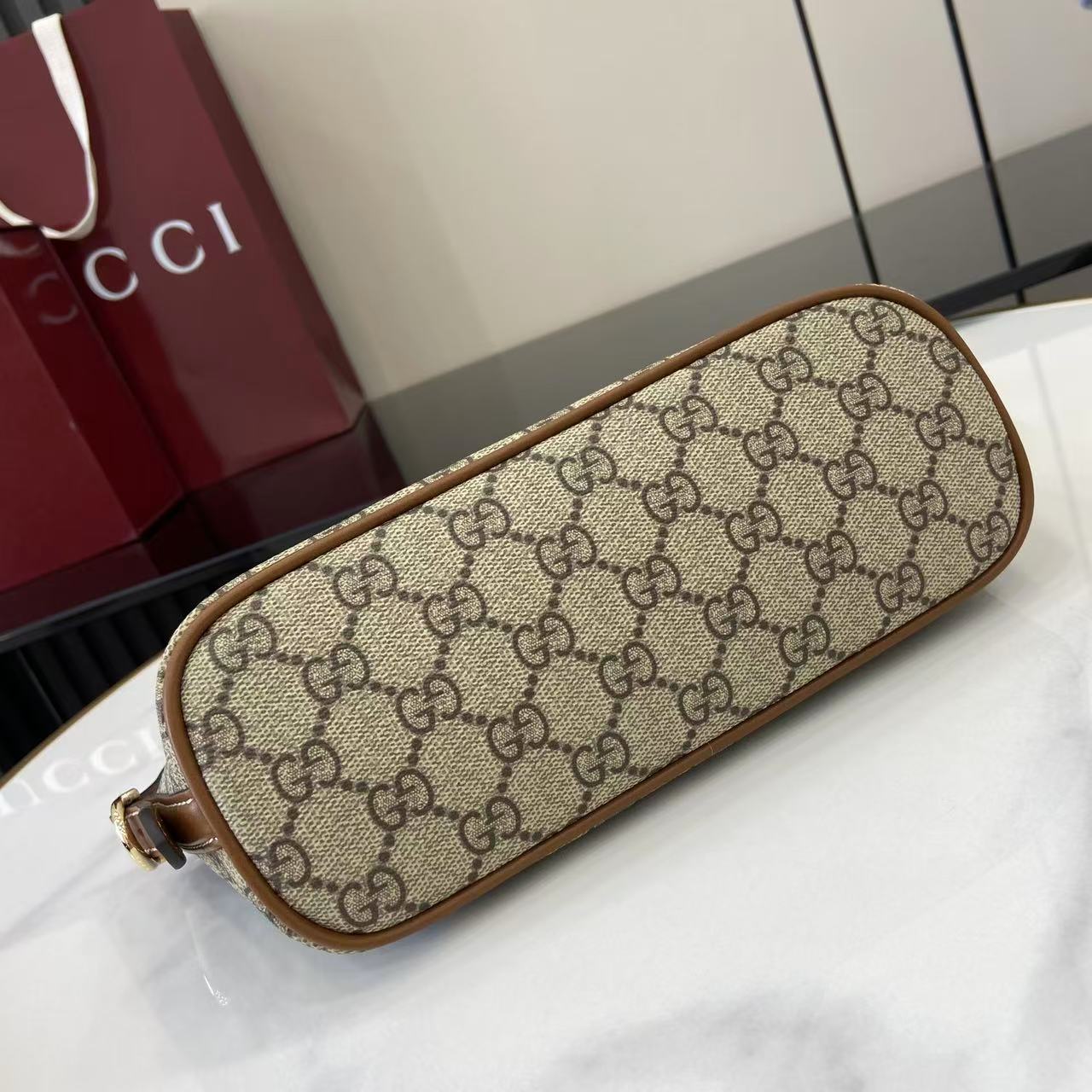 Gucc* GG Emblem Shoulder Bag(22*27*10.5CM)