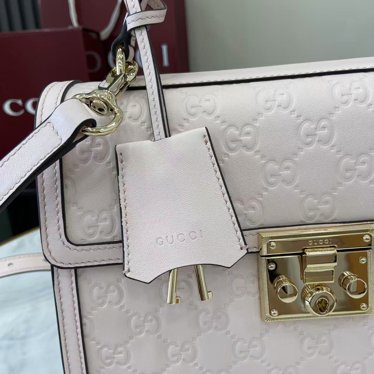 Gucc* Padlock Shoulder Bag(26*18*11.5CM)