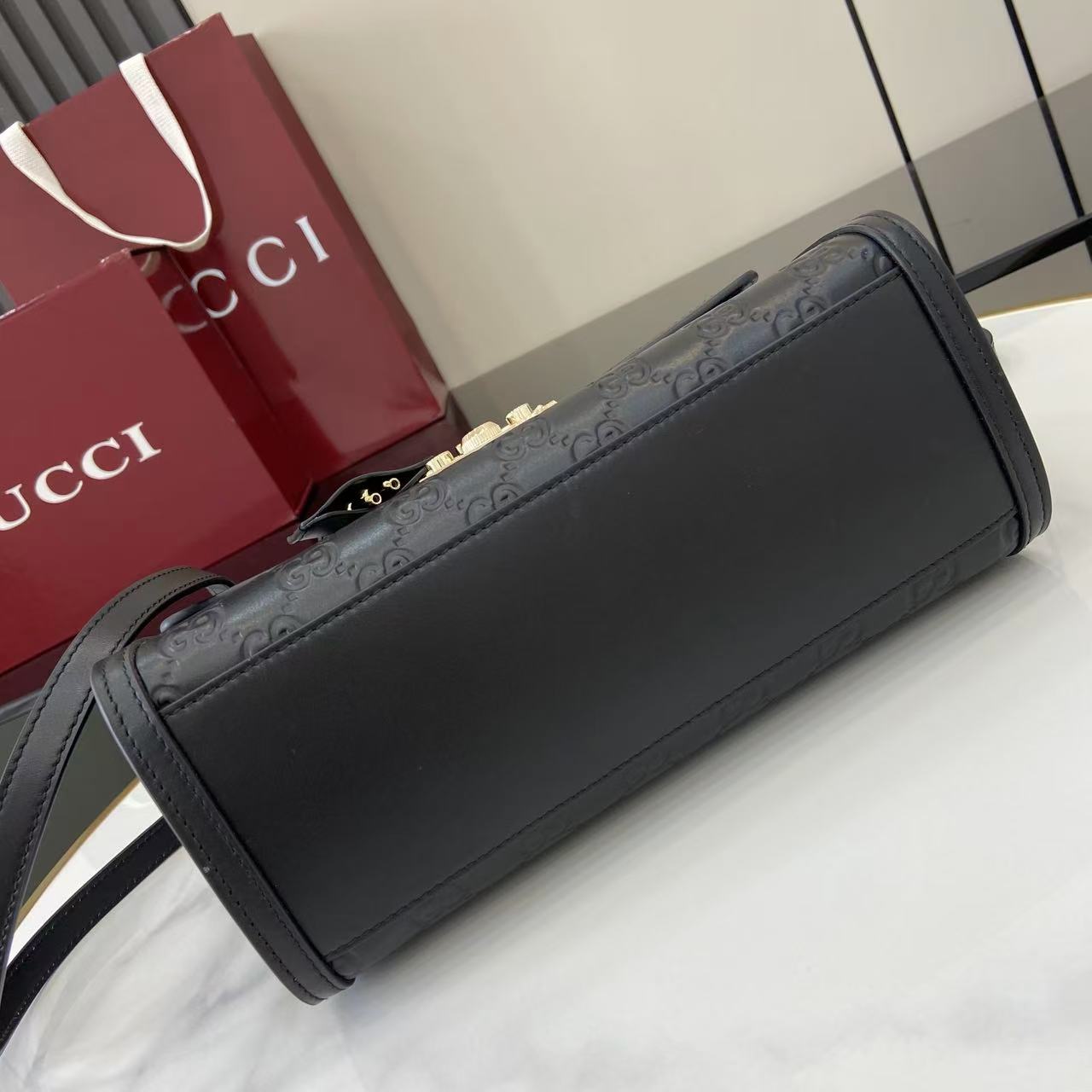 Gucc* Padlock Shoulder Bag(26*18*11.5CM)