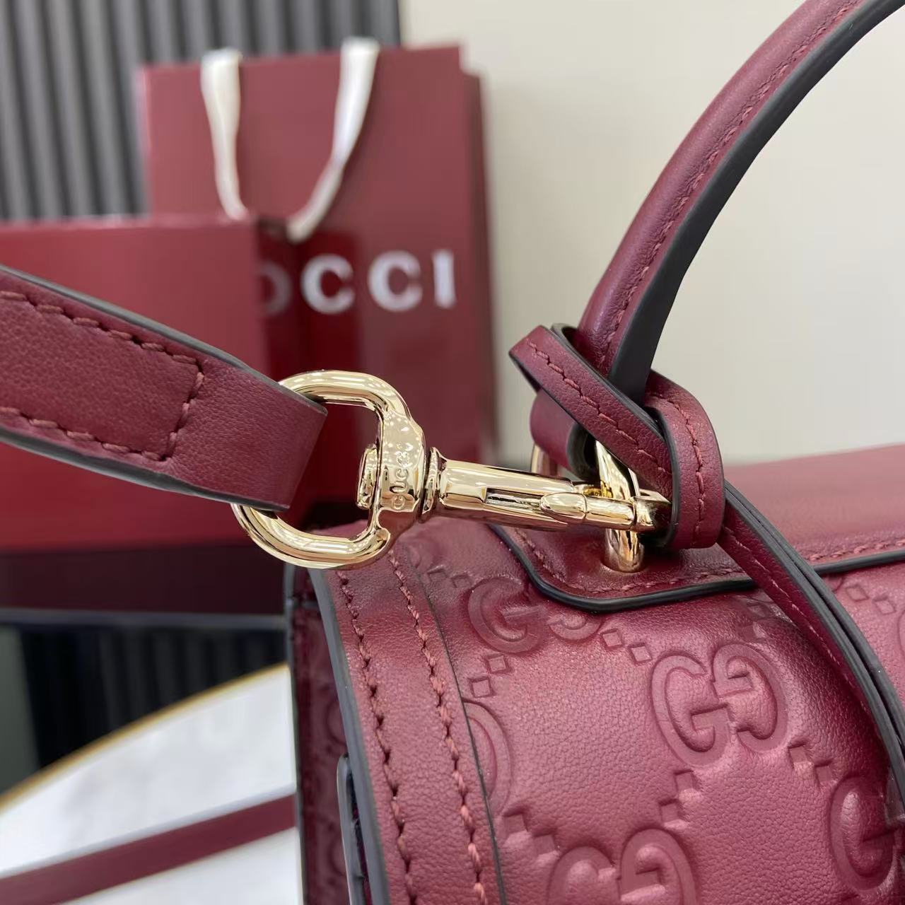 Gucc* Padlock Shoulder Bag(26*18*11.5CM)