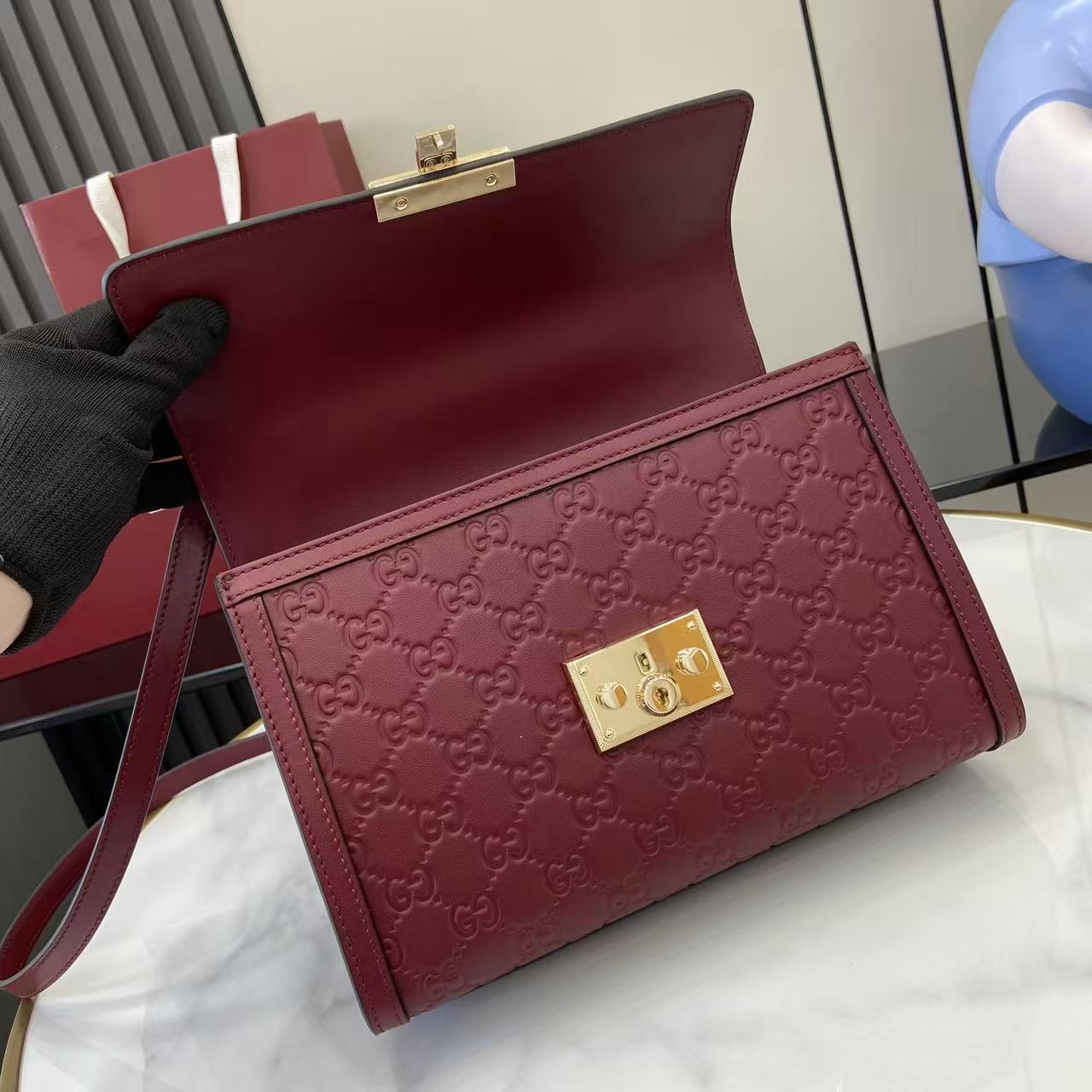 Gucc* Padlock Shoulder Bag(26*18*11.5CM)