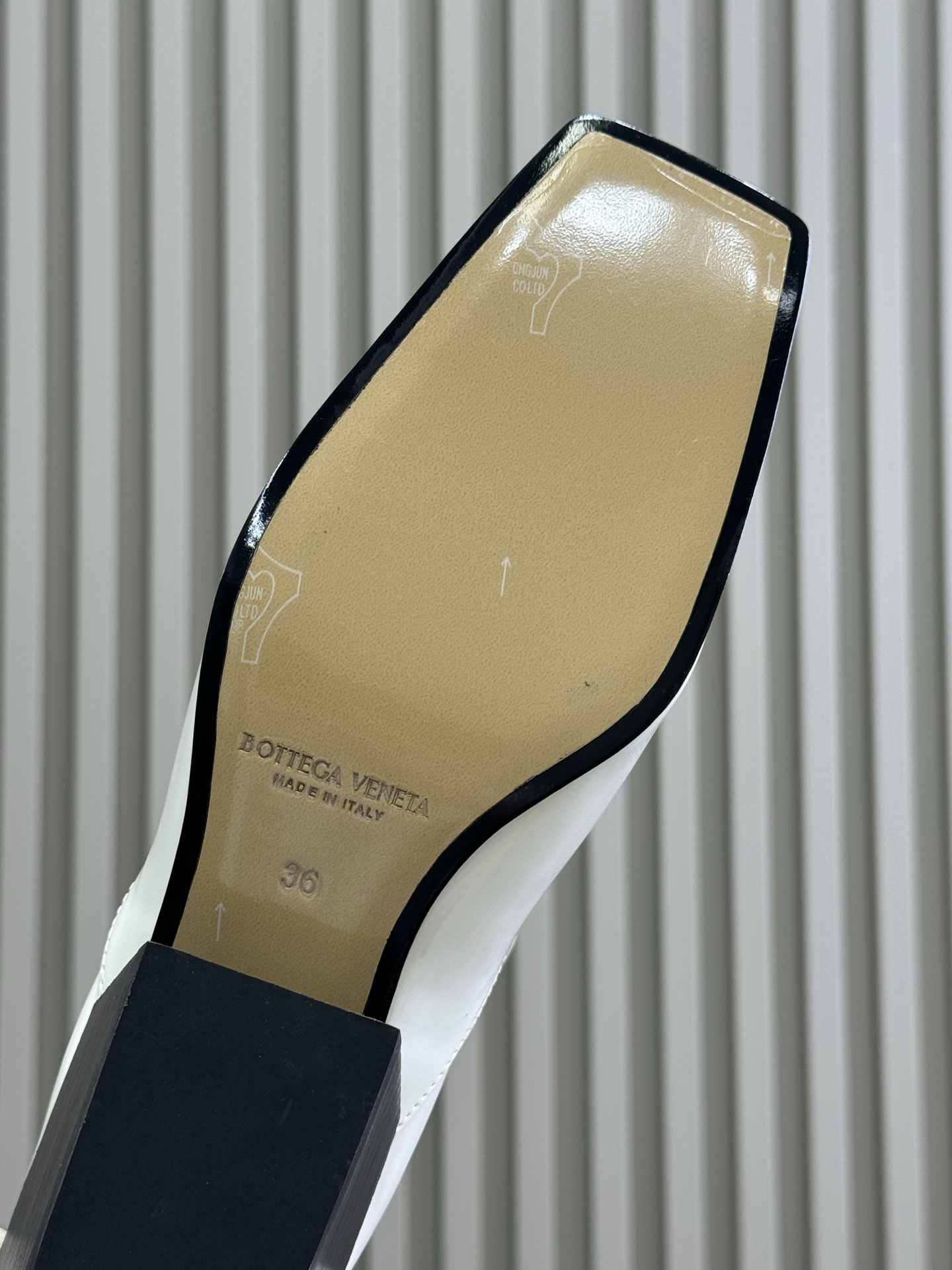 Bottega Veneta 2025ss Loafers(EU35-41)