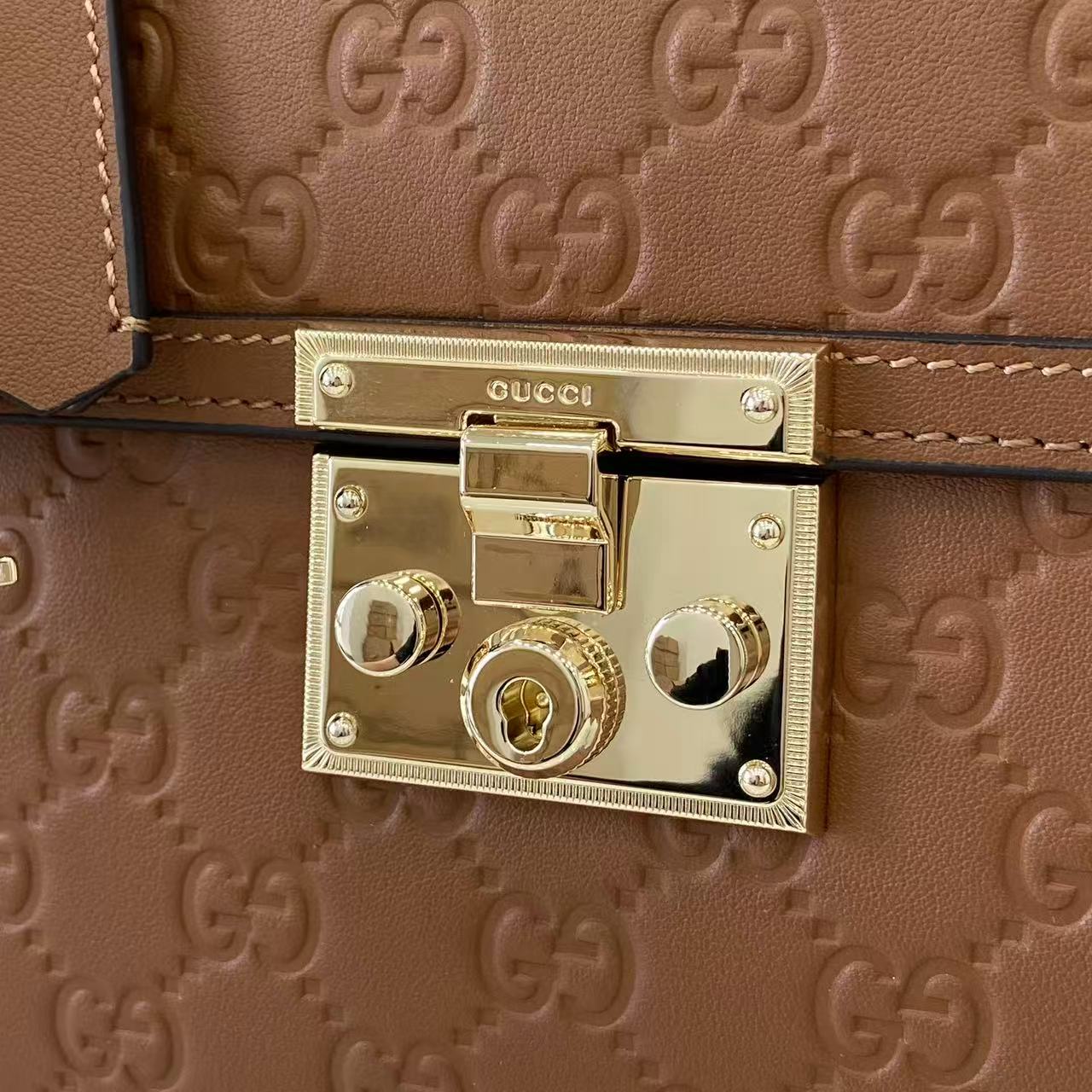 Gucc* Padlock Shoulder Bag(26*18*11.5CM)