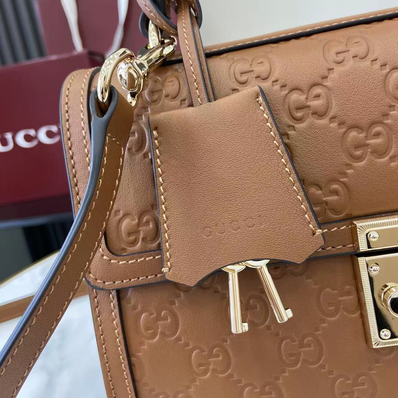 Gucc* Padlock Shoulder Bag(26*18*11.5CM)