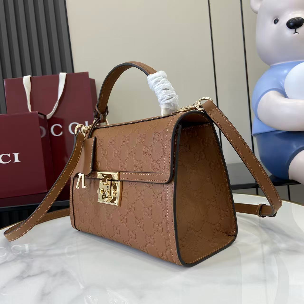 Gucc* Padlock Shoulder Bag(26*18*11.5CM)