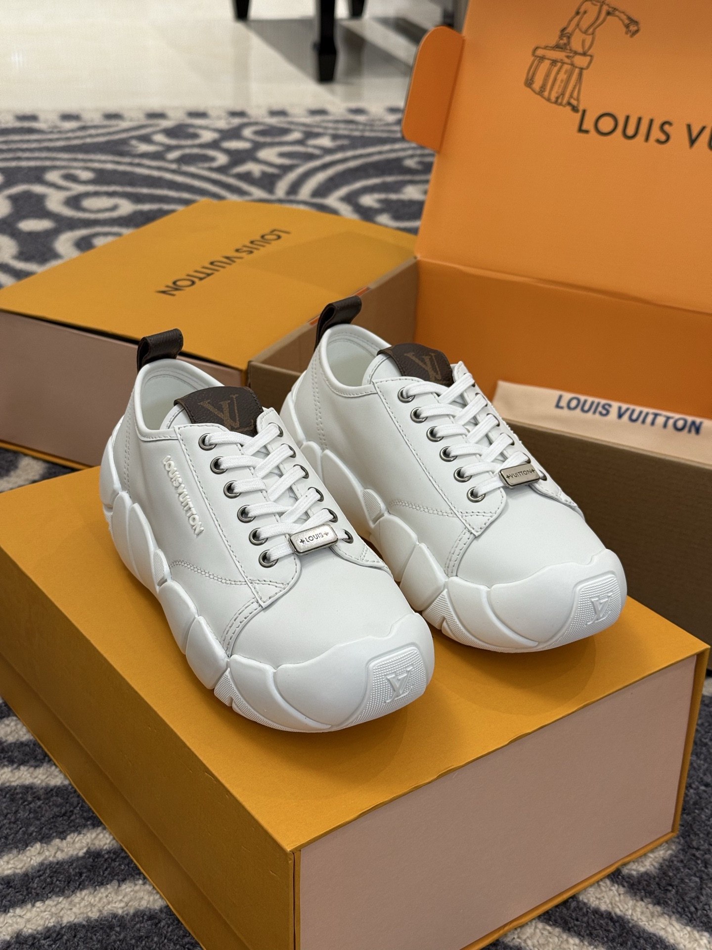 Lo*uis Vu*itton Sneakers(EU35-41)