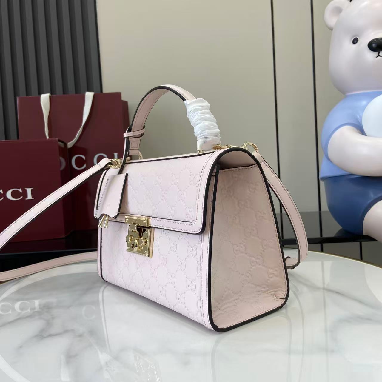 Gucc* Padlock Shoulder Bag(26*18*11.5CM)