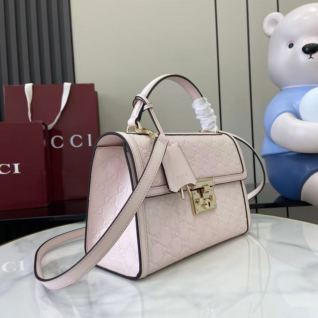 Gucc* Padlock Shoulder Bag(26*18*11.5CM)