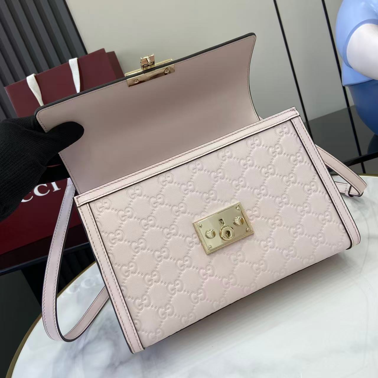 Gucc* Padlock Shoulder Bag(26*18*11.5CM)