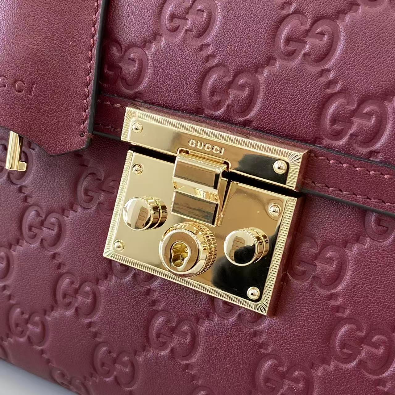 Gucc* Padlock Shoulder Bag(26*18*11.5CM)