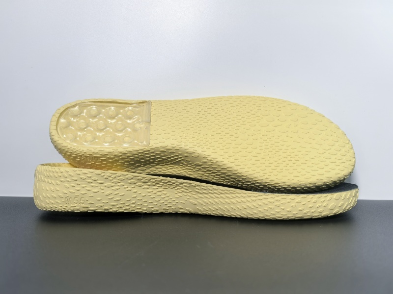 Kobe Bryant x Nike Air Force 1 Protro “Soft Yellow”HV9408-700