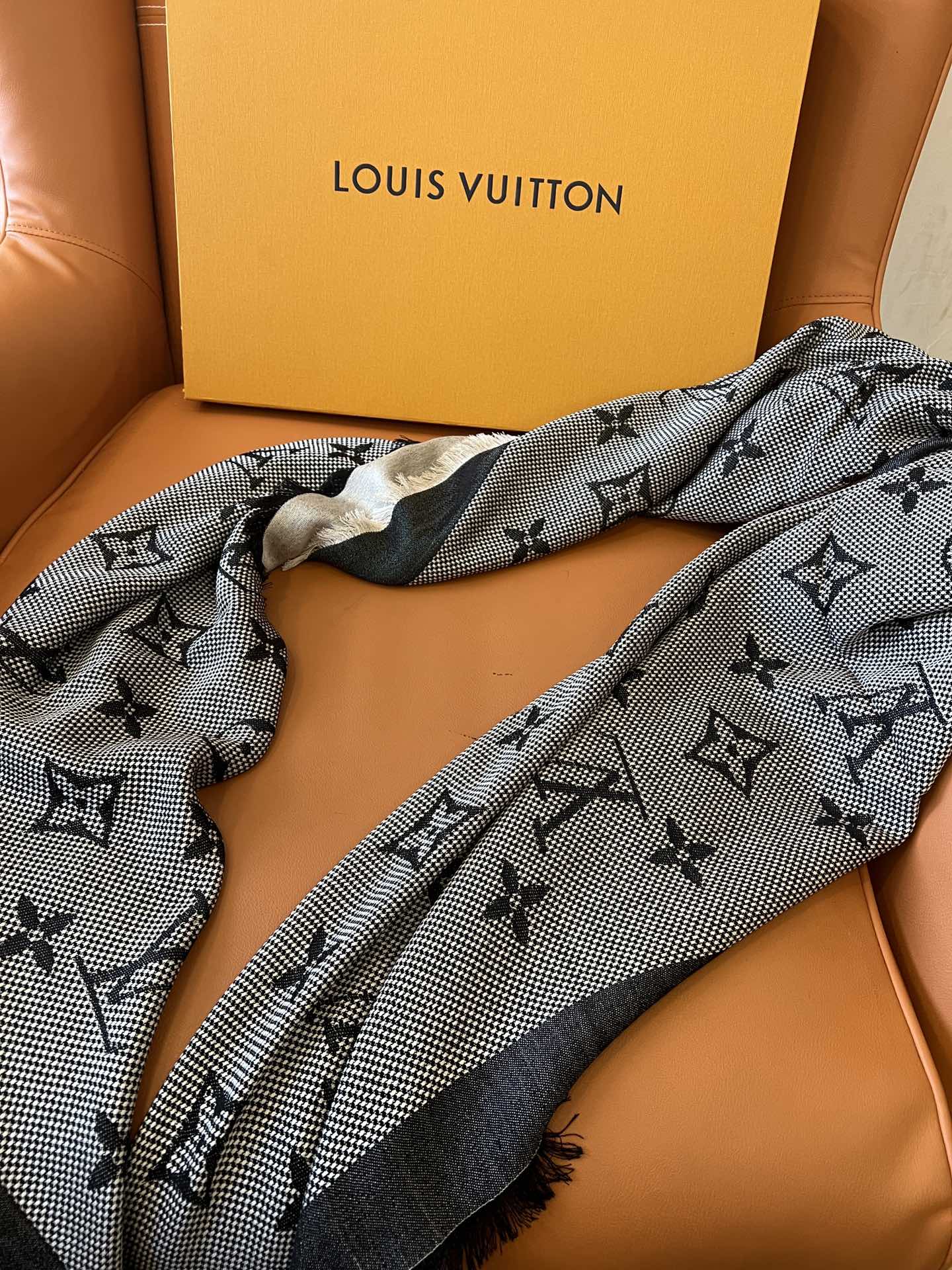 Lv Neo Natté Monogram Scarf-142.5 x 142.5CM