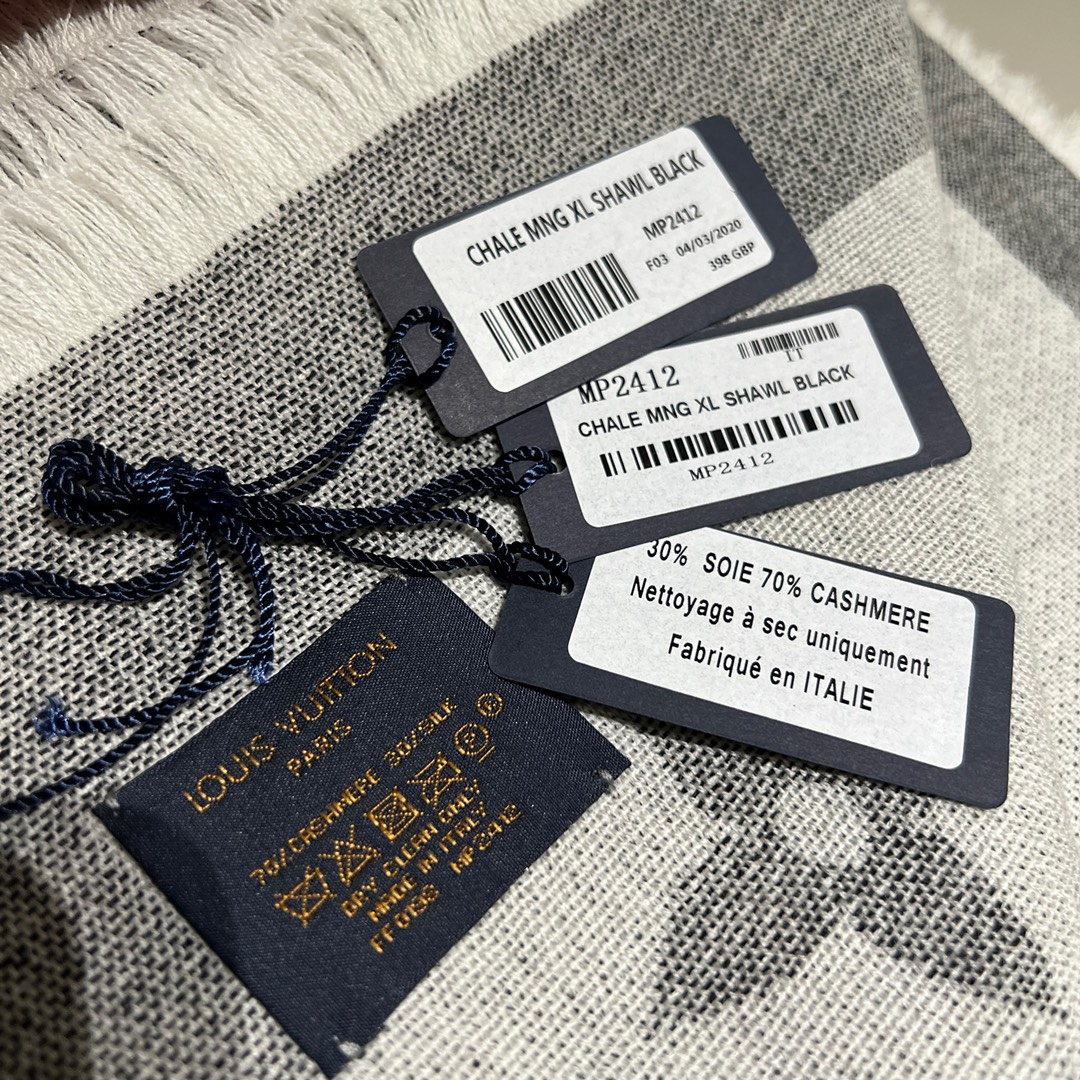 L*V Scarf-140 x 140 M