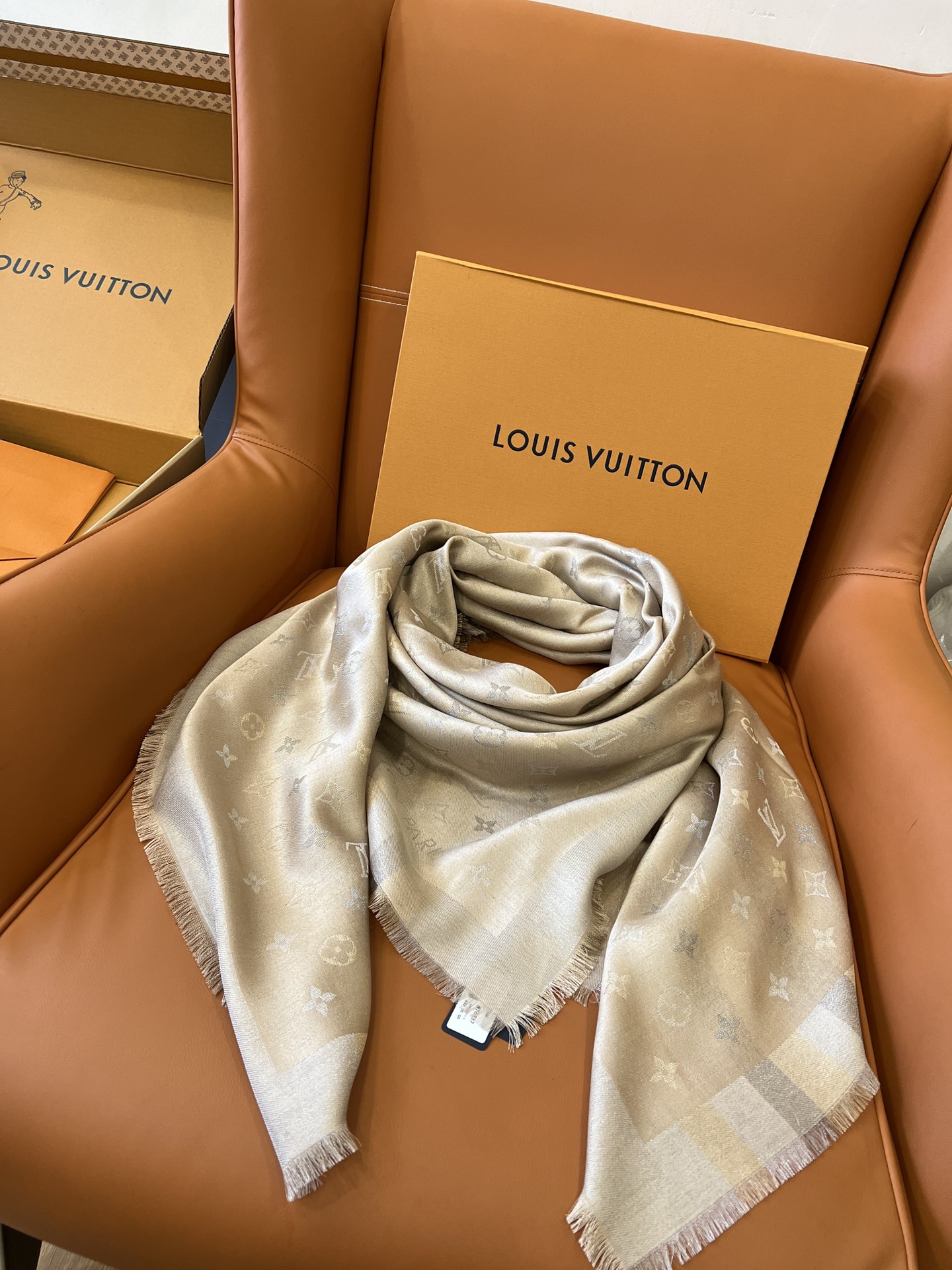 L*V Scarf-140 x 140 M