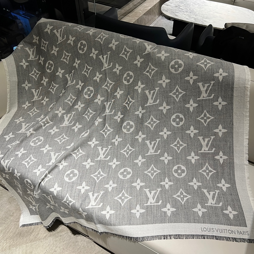 L*V Scarf-140 x 140 M