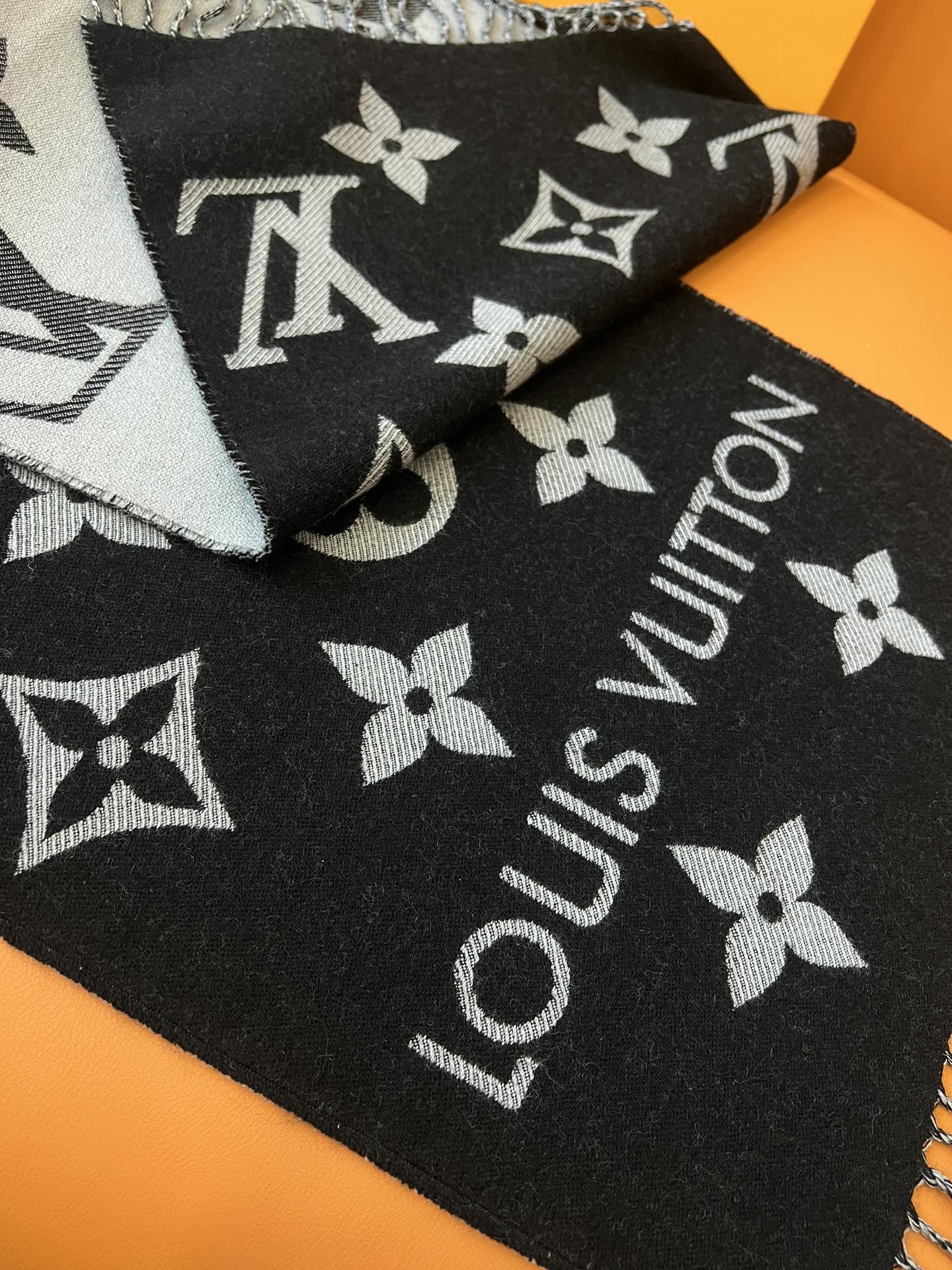 L*V Essential Scarf-170*34CM