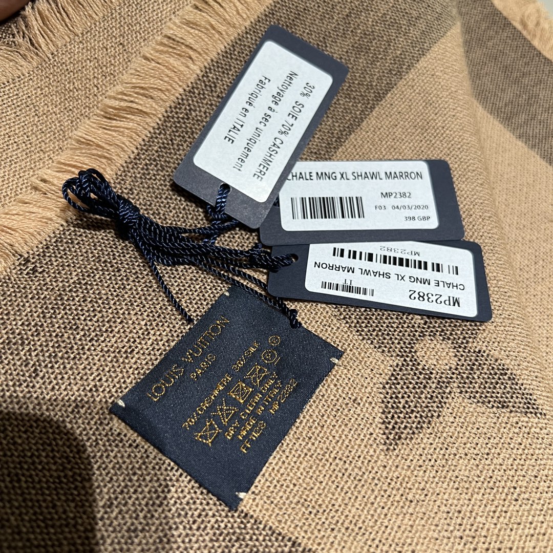 L*V Scarf-140 x 140 M