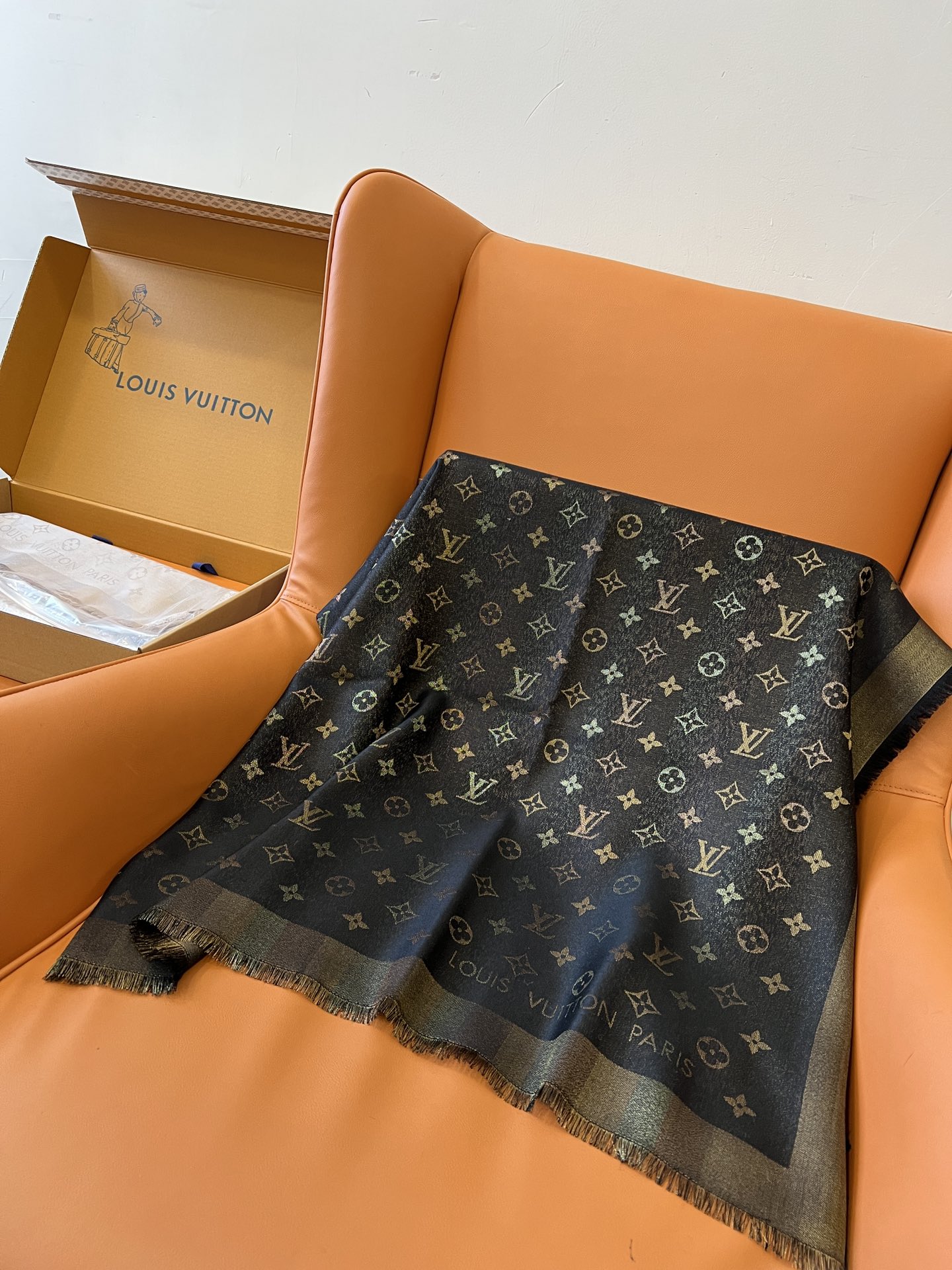 L*V Scarf-140 x 140 M