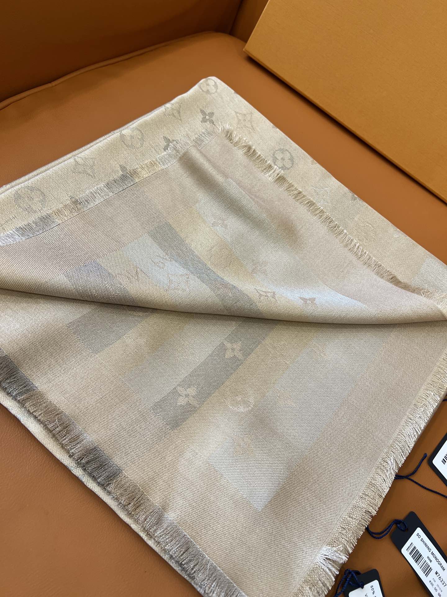 L*V Scarf-140 x 140 M