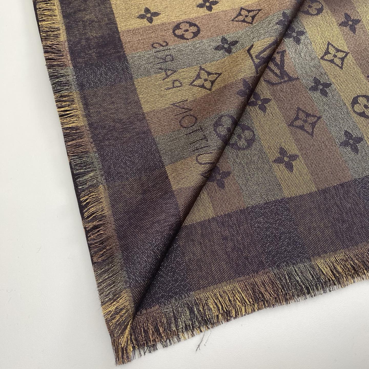 L*V So Shine Monogram Scarf-140*140CM