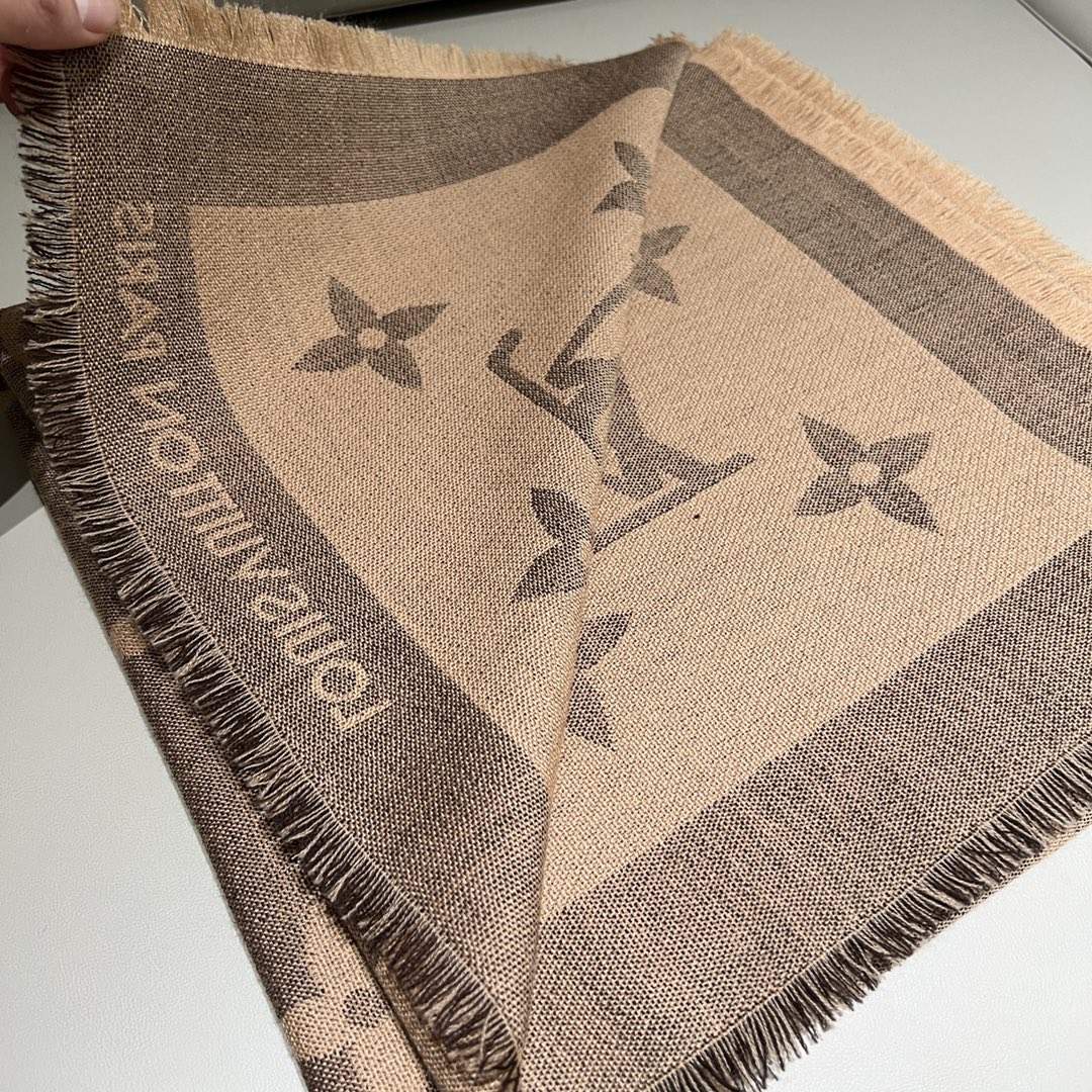 L*V Scarf-140 x 140 M