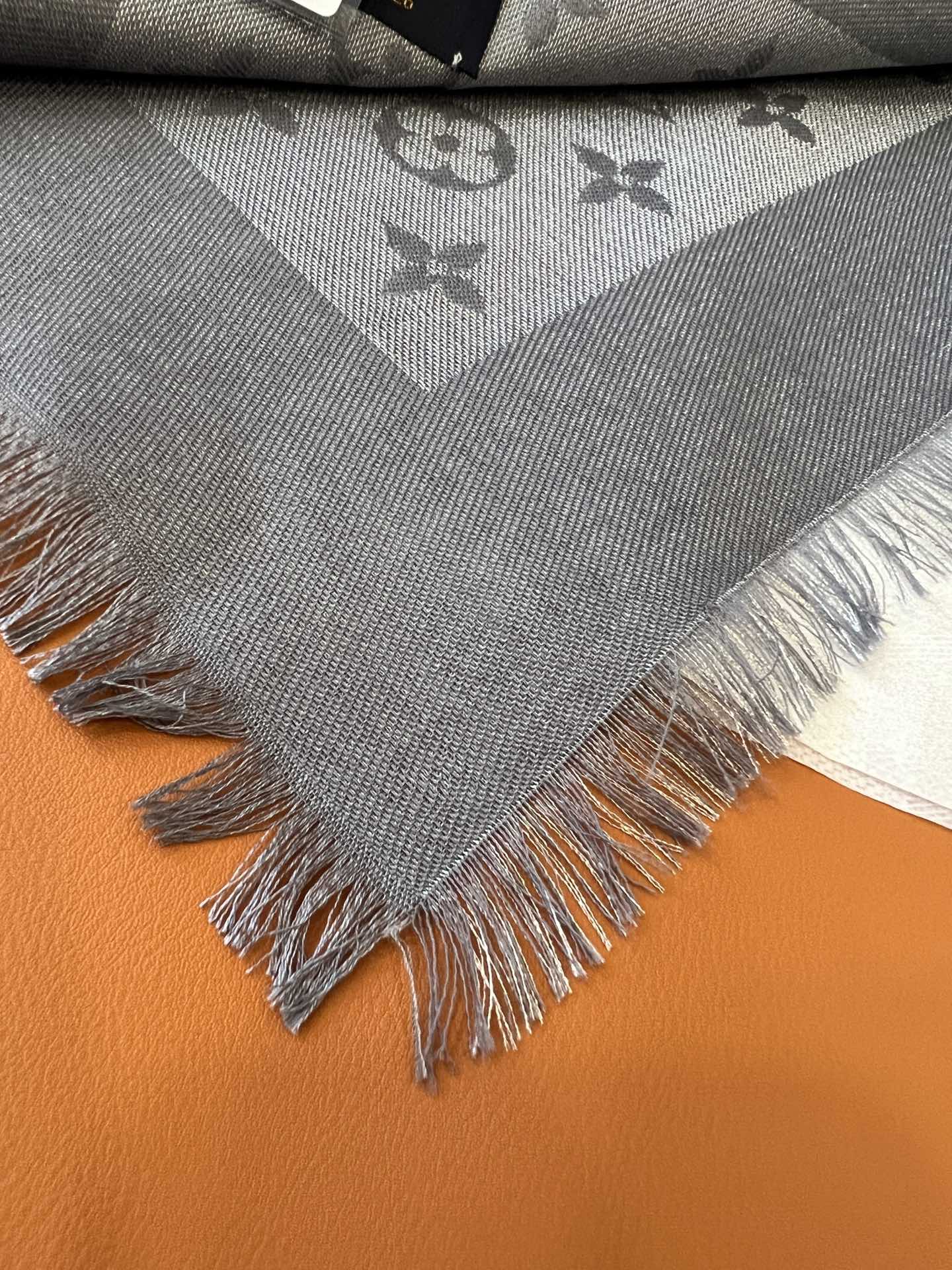L*V Scarf-139*139CM