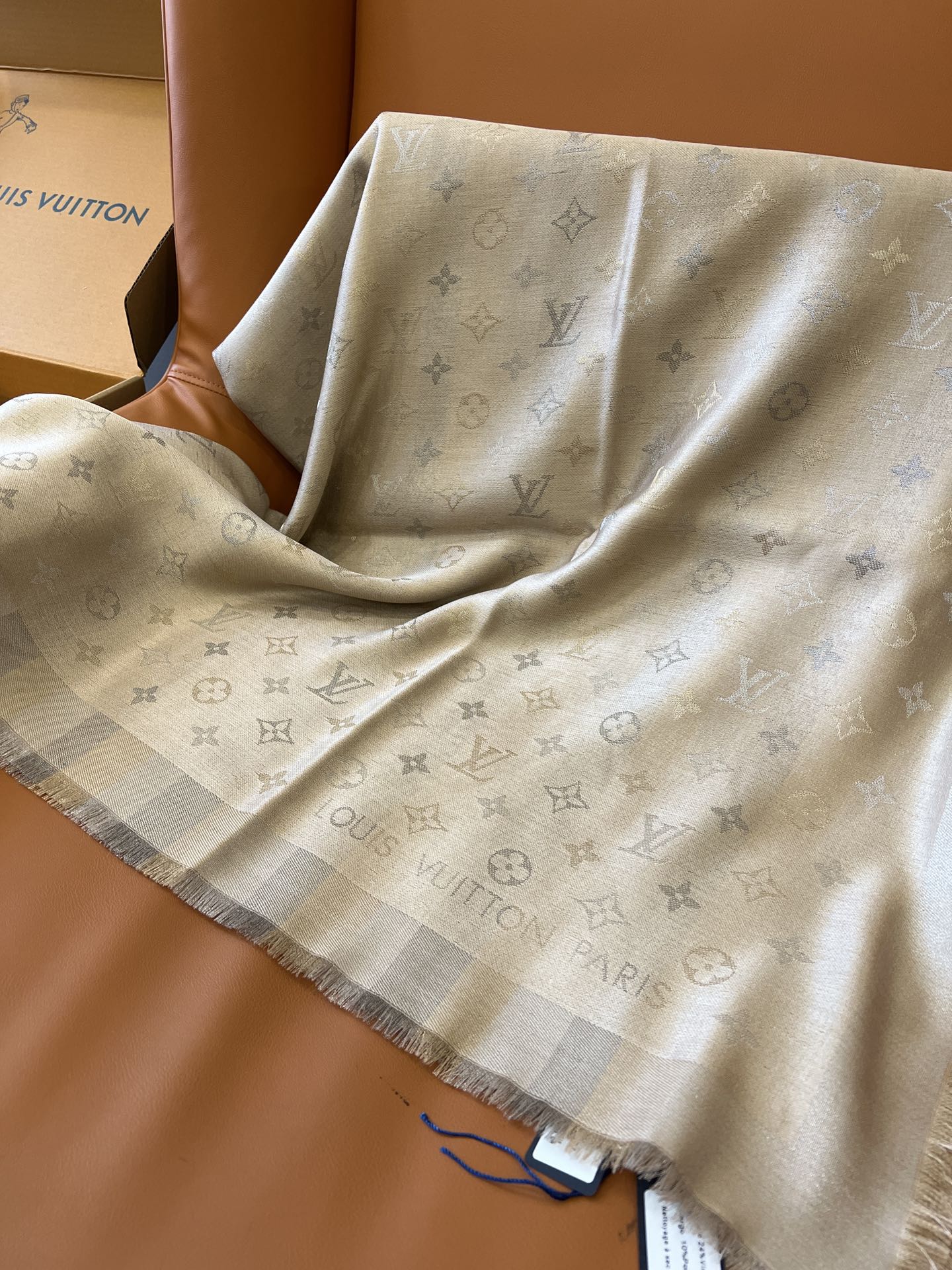 L*V Scarf-140 x 140 M