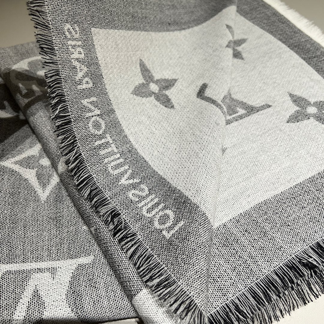 L*V Scarf-140 x 140 M