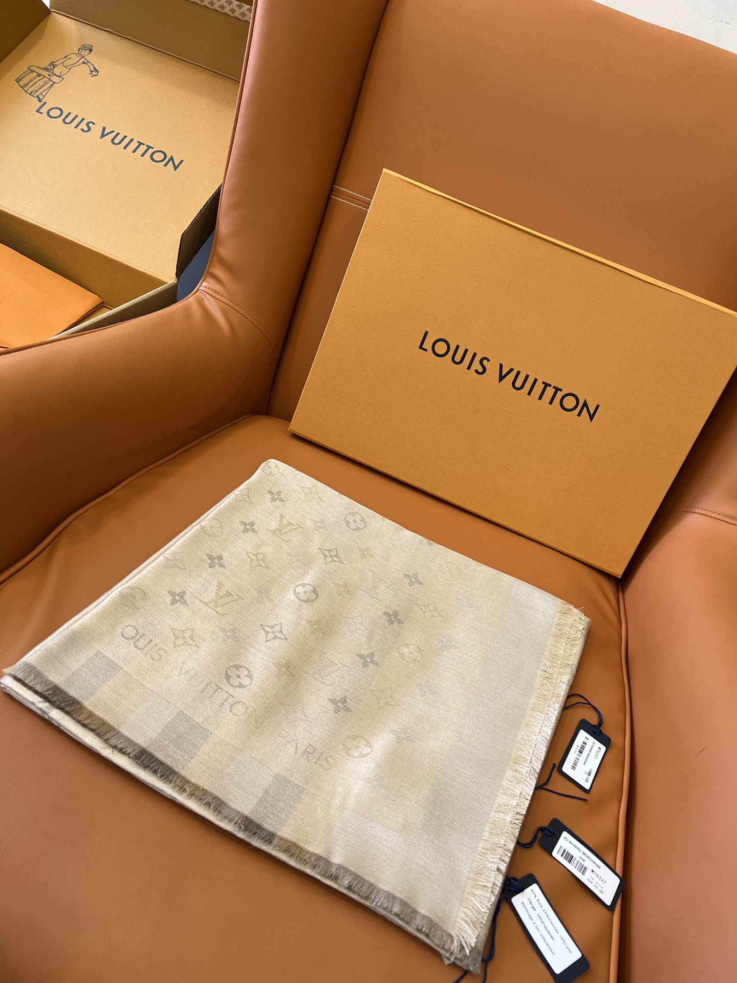 L*V Scarf-140 x 140 M