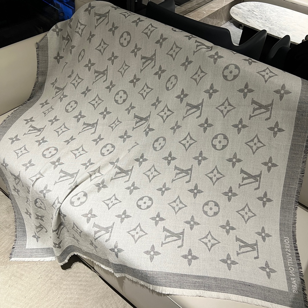 L*V Scarf-140 x 140 M