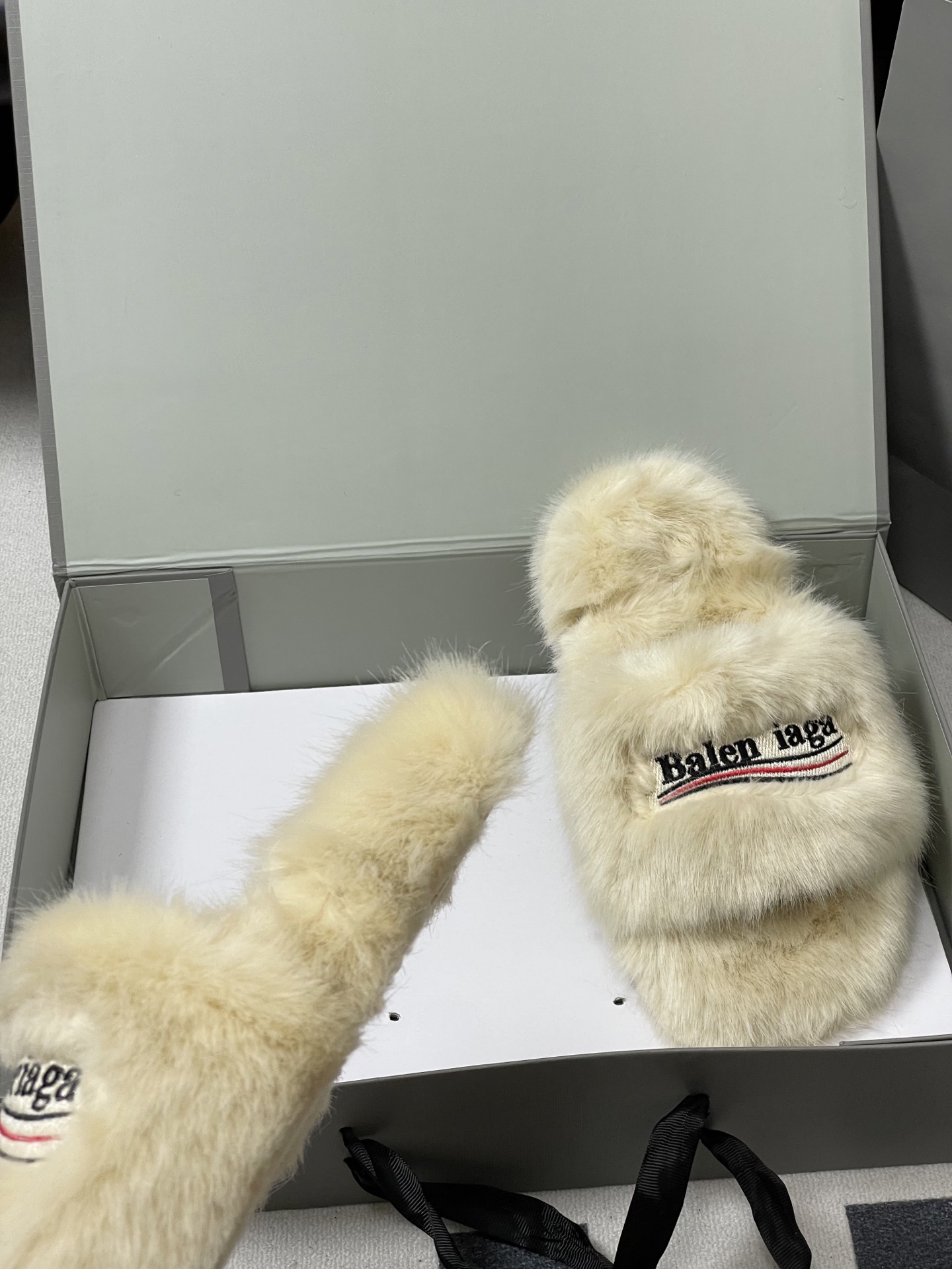 Balenciaga 2025SS Slides